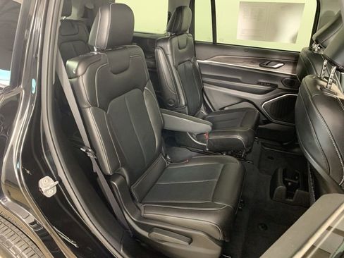 Used 2023 Jeep Grand Cherokee L Limited w/ Luxury Tech Group II AWD/4WD image 38