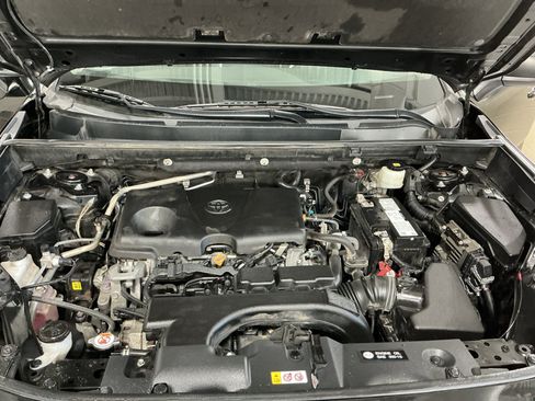 Used 2021 Toyota RAV4 LE image 17