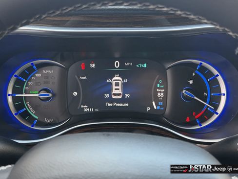 Used 2023 Chrysler Pacifica Limited FWD image 24