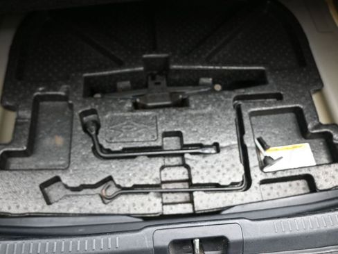 Used 2016 Toyota Camry SE image 12