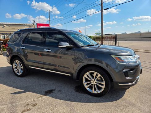 Used 2018 Ford Explorer Limited image 3
