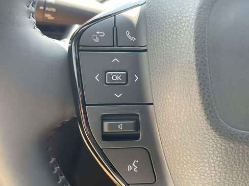Used 2026 Toyota Prius FWD image 22