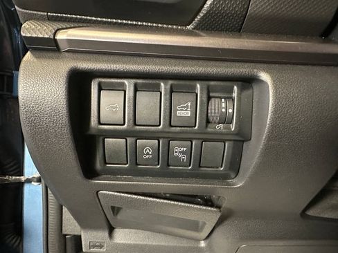 Used 2020 Subaru Forester Premium AWD/4WD image 19