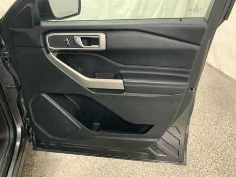 Used 2020 Ford Explorer XLT w/ Equipment Group 202A AWD/4WD image 21