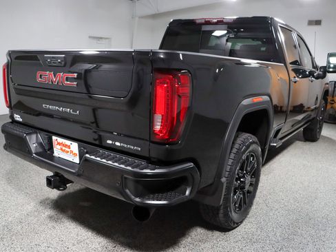 Used 2022 GMC Sierra 2500 Denali w/ Denali Black Diamond Edition AWD/4WD image 7