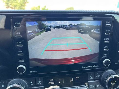 Used 2022 Toyota Highlander XSE FWD image 17