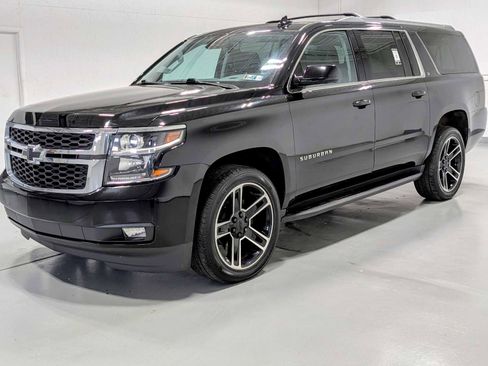 Used 2020 Chevrolet Suburban LT image 1
