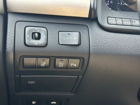 Used 2015 Lexus LS 460 w/ Comfort Package RWD image 26