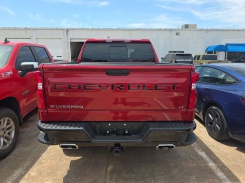 Used 2025 Chevrolet Silverado 1500 LT Trail Boss w/ Convenience Package II AWD/4WD image 4