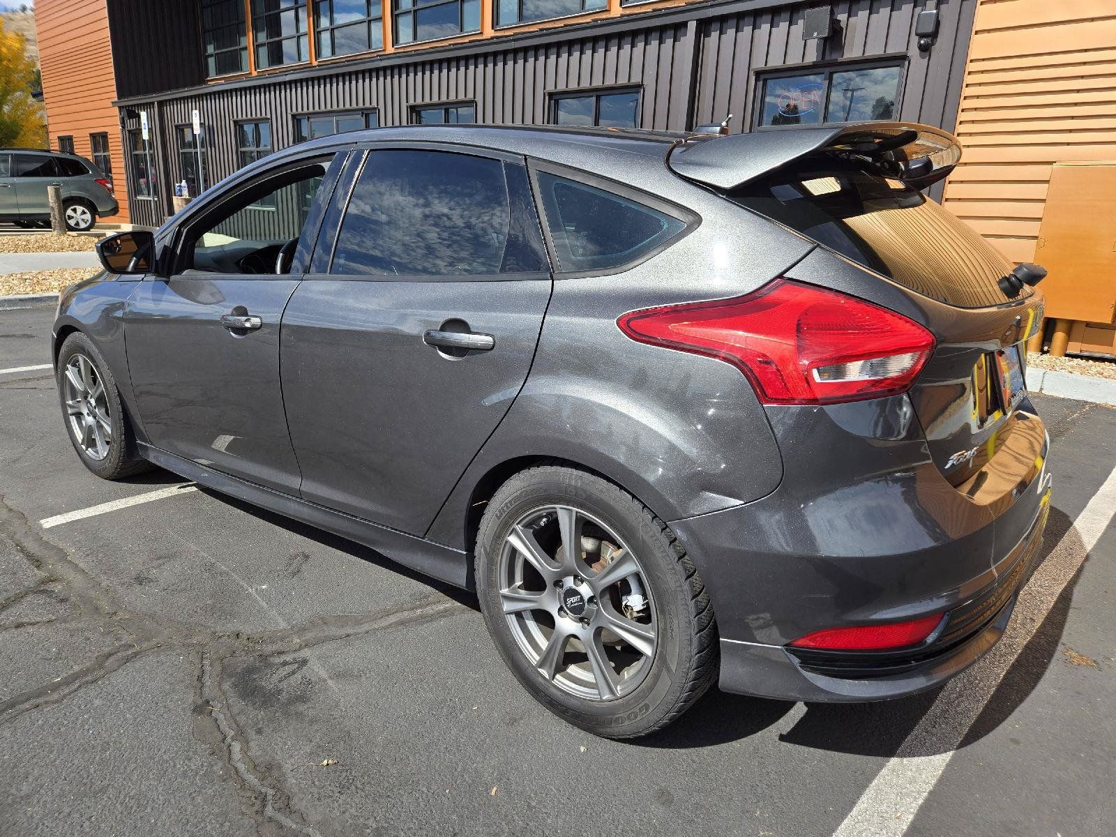 Used 2016 Ford Focus ST FWD image 3
