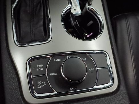 Certified 2020 Jeep Grand Cherokee Limited w/ Luxury Group II AWD/4WD image 30