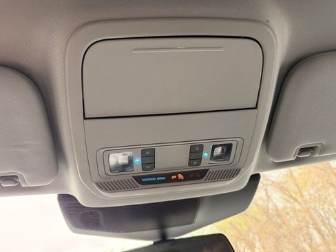 Used 2020 Ford Explorer XLT w/ Equipment Group 202A AWD/4WD image 27