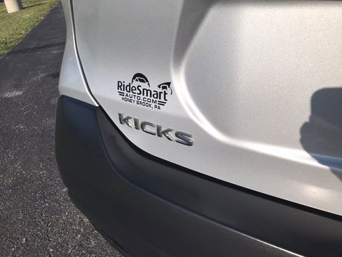Used 2019 Nissan Kicks SV image 30