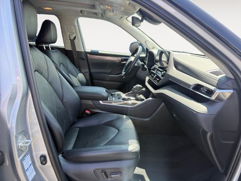 Used 2021 Toyota Highlander Platinum AWD/4WD image 19