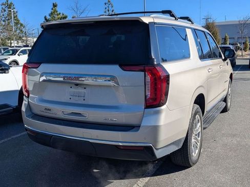 Used 2023 GMC Yukon XL SLT image 3