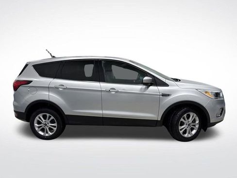 Used 2019 Ford Escape SE image 2