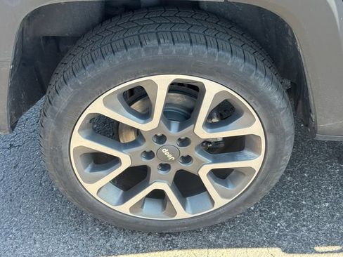 Certified 2022 Jeep Renegade Limited w/ Sun, Sound & Wheels Group AWD/4WD image 12