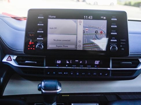 Used 2021 Toyota Sienna Platinum image 13