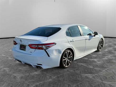 Used 2018 Toyota Camry SE image 5