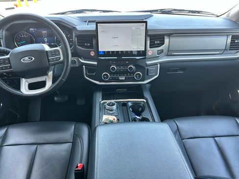 Used 2024 Ford Expedition XLT image 11