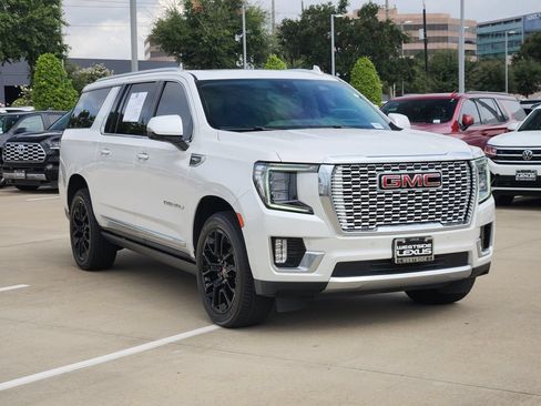 Used 2023 GMC Yukon XL Denali AWD/4WD image 3