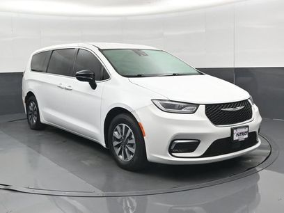 Used 2024 Chrysler Pacifica Limited