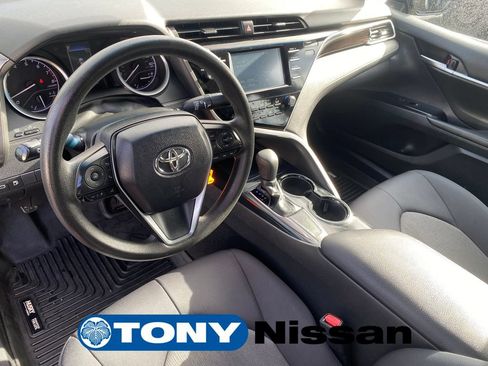 Used 2018 Toyota Camry LE FWD image 17