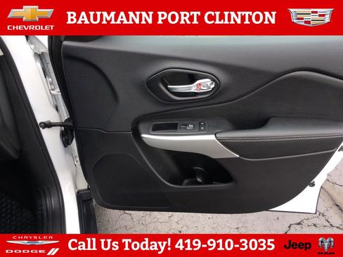 Used 2022 Jeep Cherokee Latitude w/ Trailer Tow Group AWD/4WD image 12