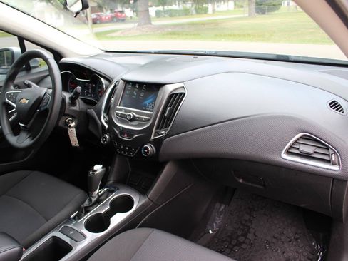 Used 2018 Chevrolet Cruze LT FWD image 38