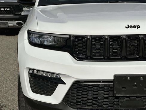 Certified 2023 Jeep Grand Cherokee Limited w/ Black Appearance Package image 9