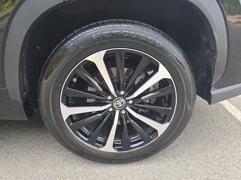 Used 2021 Toyota Highlander XSE FWD image 36