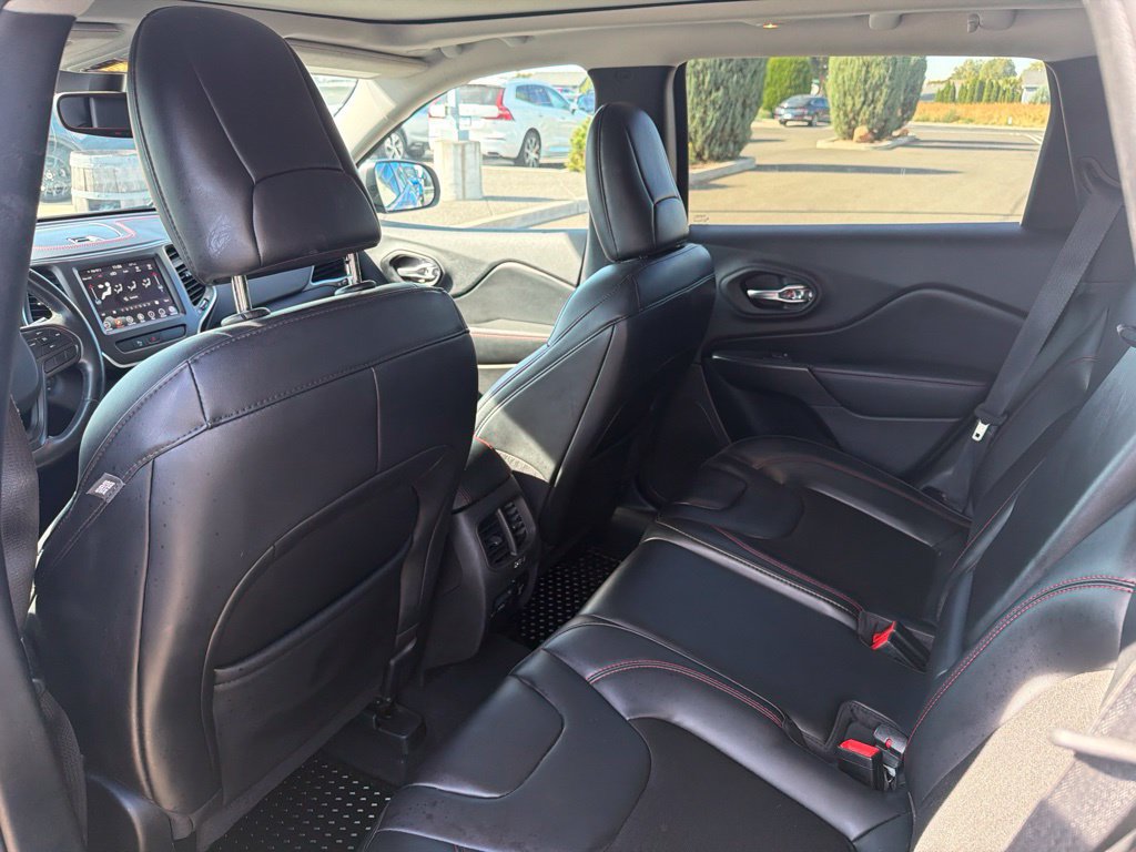 Used 2020 Jeep Cherokee Trailhawk w/ Comfort/Convenience Group AWD/4WD image 13