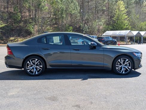 Used 2021 Volvo S60 T8 R-Design Expression image 9