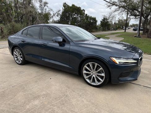 Used 2019 Volvo S60 T6 Momentum w/ Premium Package image 17
