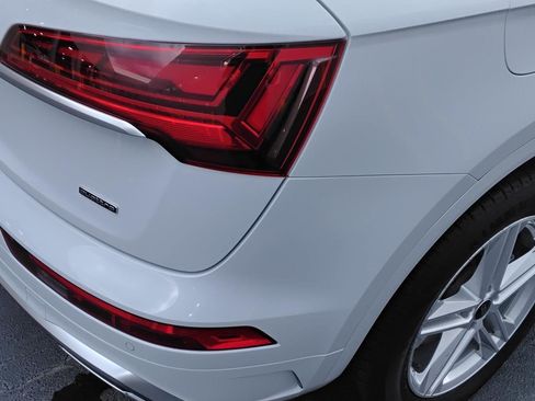Certified 2024 Audi Q5 e Premium w/ Convenience Package image 9