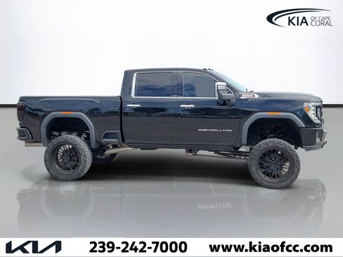 Used 2021 GMC Sierra 2500 Denali w/ Denali Ultimate Package AWD/4WD image 3