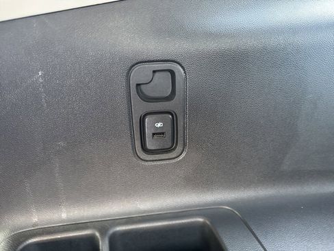 Used 2020 Chevrolet Traverse LT image 39