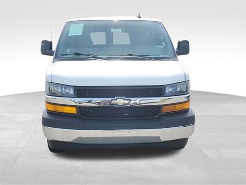 Used 2018 Chevrolet Express 3500 LT w/ LT Preferred Equipment Group RWD image 2
