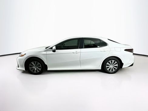 Used 2022 Toyota Camry LE FWD image 4