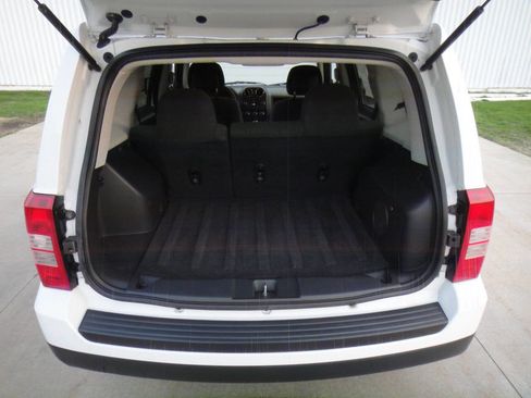 Used 2014 Jeep Patriot Latitude w/ Sun/Sound Group image 20