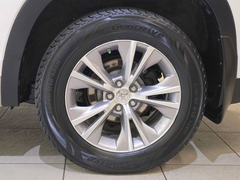 Used 2015 Toyota Highlander XLE AWD/4WD image 8