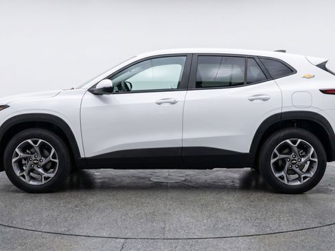 Used 2025 Chevrolet Trax LT FWD image 5
