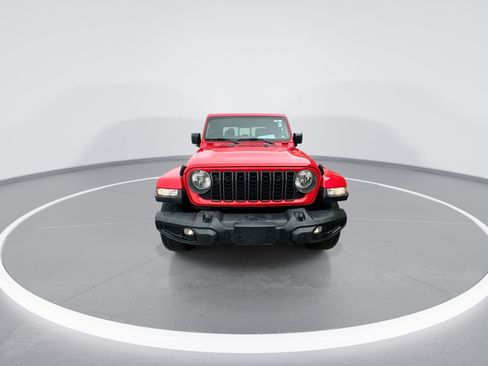 Used 2025 Jeep Gladiator Sport AWD/4WD image 3