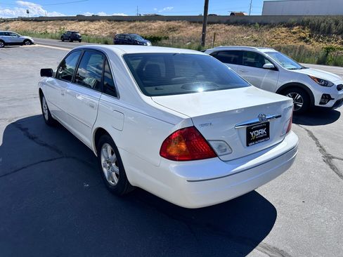 Used 2001 Toyota Avalon XLS FWD image 4