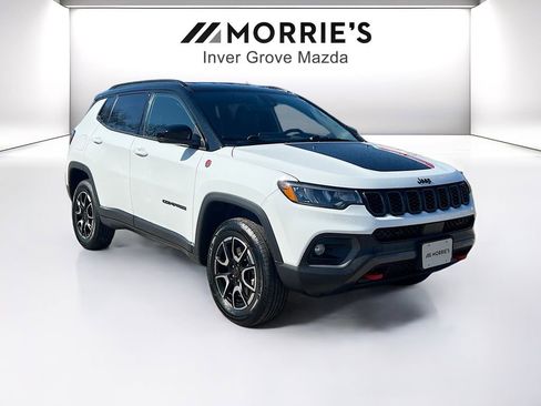 Used 2025 Jeep Compass Trailhawk AWD/4WD image 3