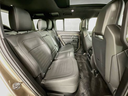 Certified 2025 Land Rover Defender 110 AWD/4WD image 26