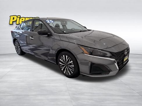 Used 2025 Nissan Altima 2.5 SV image 6