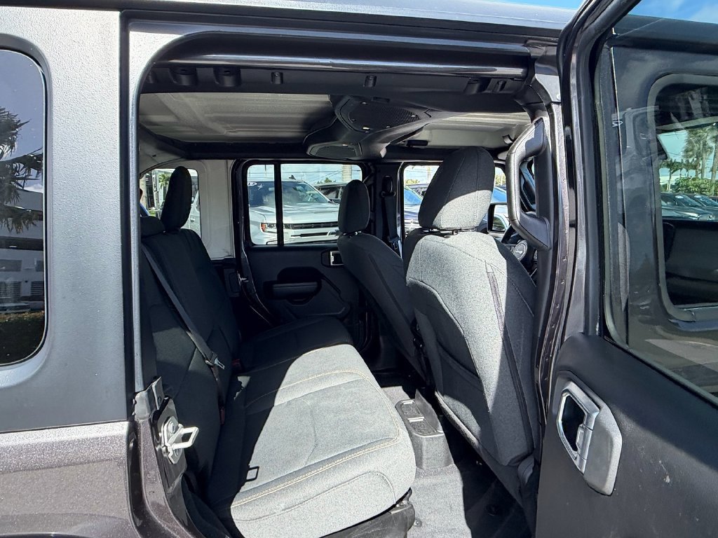 Used 2024 Jeep Wrangler Unlimited AWD/4WD image 15