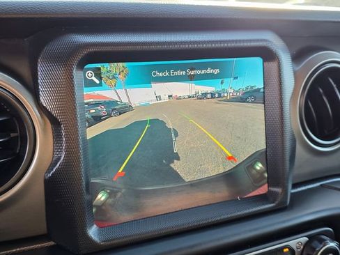 Used 2021 Jeep Gladiator Sport AWD/4WD image 32