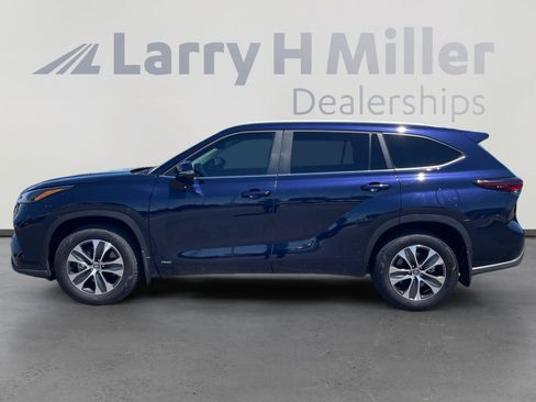 Used 2026 Toyota Highlander XLE AWD/4WD image 2